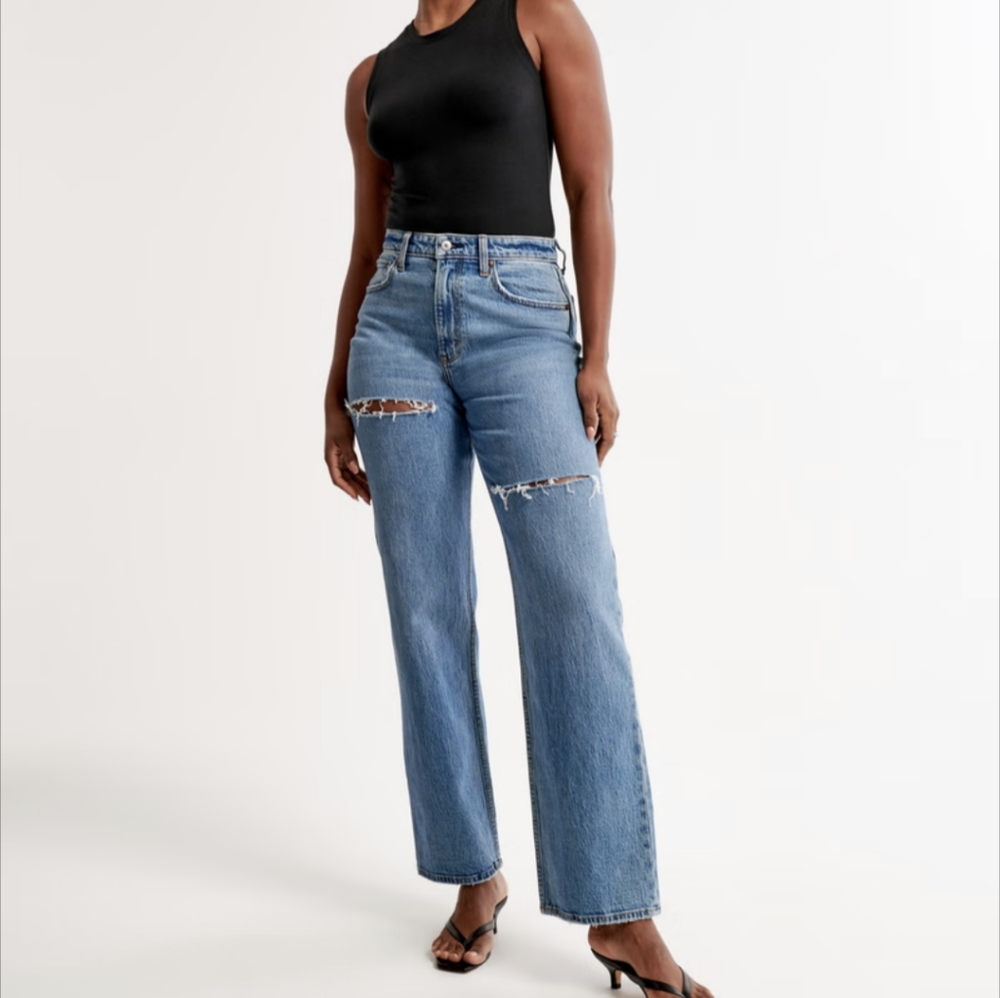 Abercrombie and Fitch Curve Love High Rise 90s Relaxed Jean Size 8
